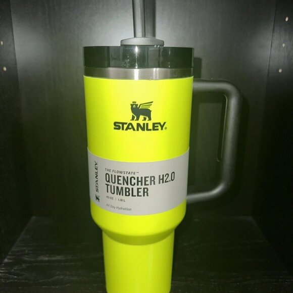 NEW NEON YELLOW Stanley Cup 40oz Quencher H2.0 FlowState Tumbler - Picture 1 of 4